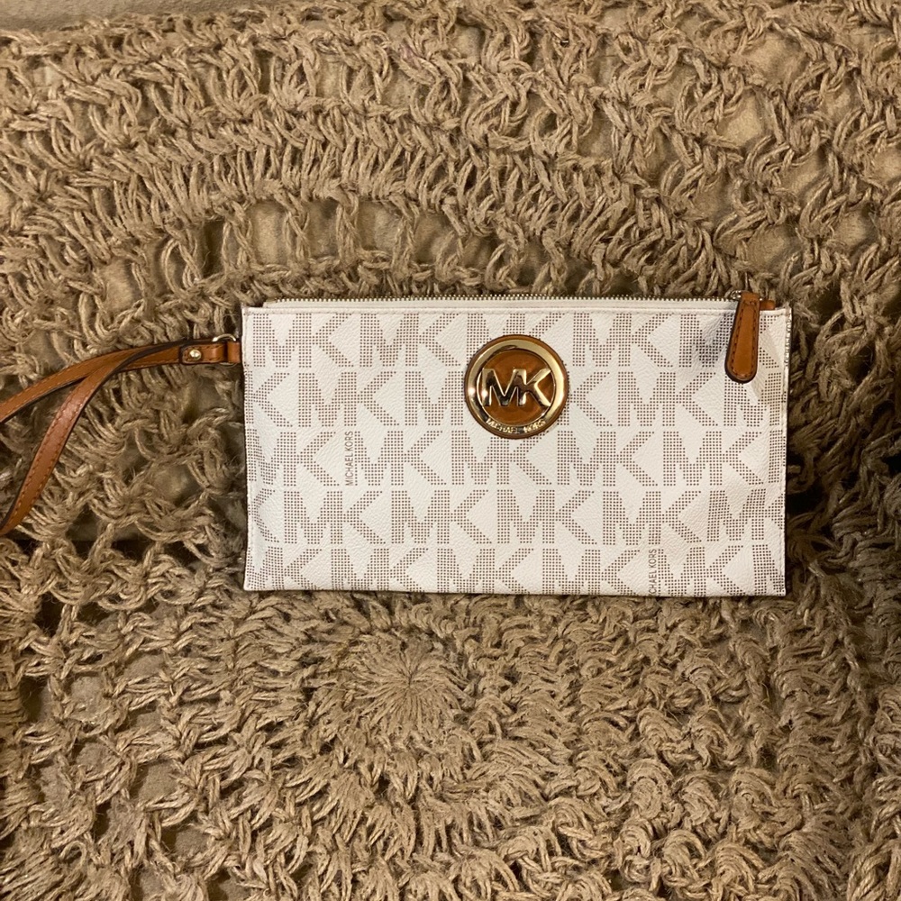Michael Kors wristlet